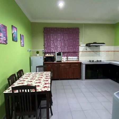Seri Idaman Guest House Pasir Mas Buitenkant foto