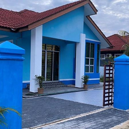 Seri Idaman Guest House Pasir Mas Buitenkant foto