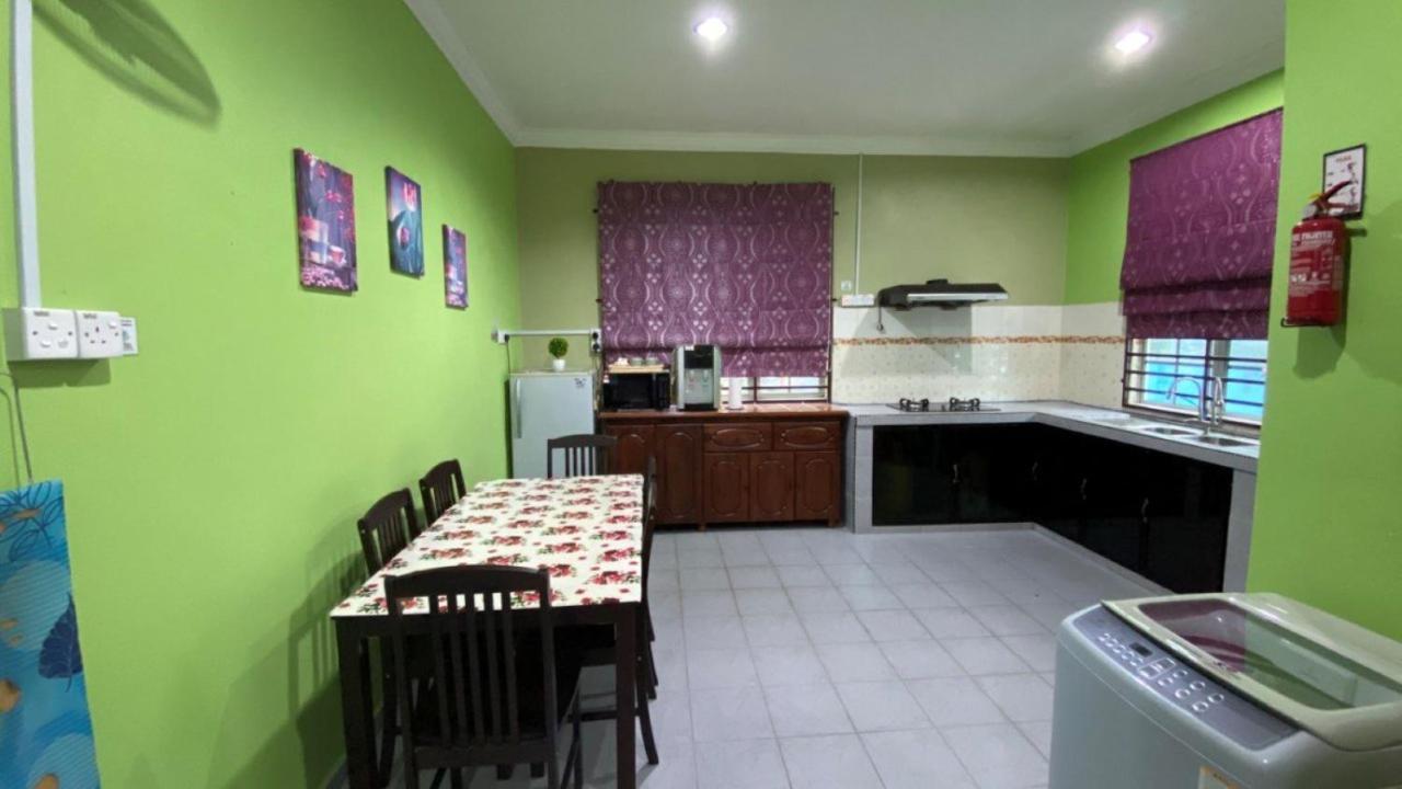 Seri Idaman Guest House Pasir Mas Buitenkant foto