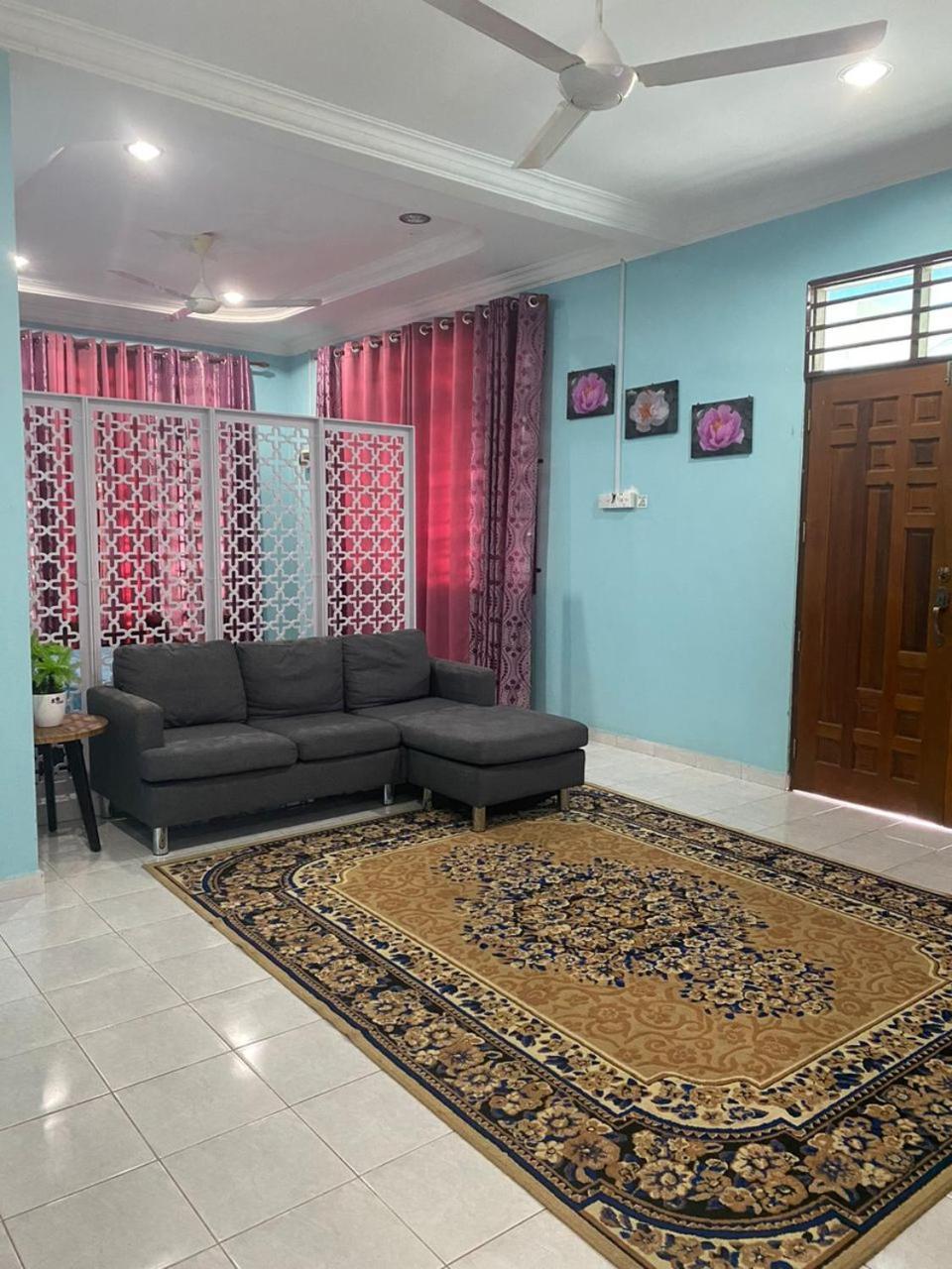 Seri Idaman Guest House Pasir Mas Buitenkant foto