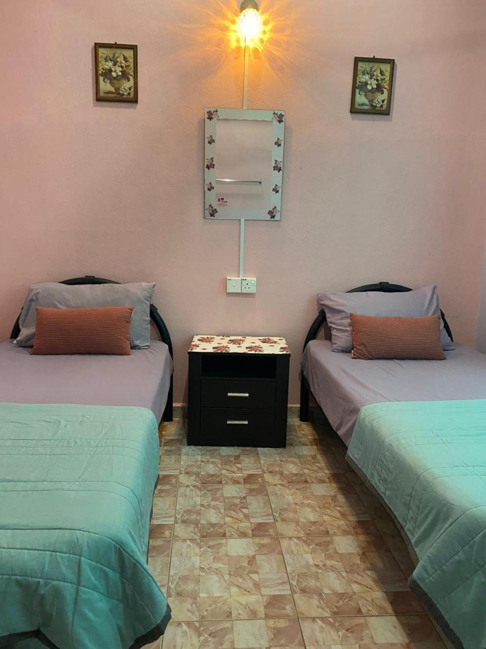 Seri Idaman Guest House Pasir Mas Buitenkant foto